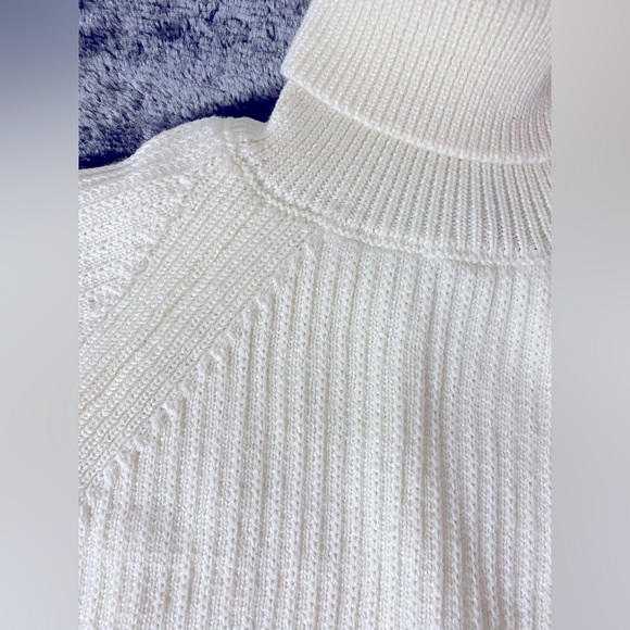 Woolrich merino wool turtle neck ribbed sweater. - Picture 4 of 12